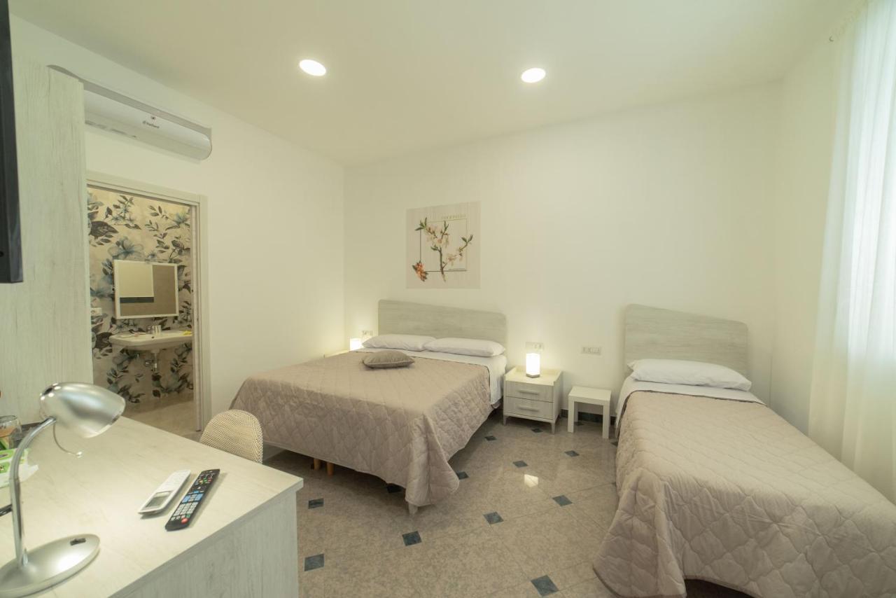 B&B Mandorlo Bianco อาโวลา ภายนอก รูปภาพ