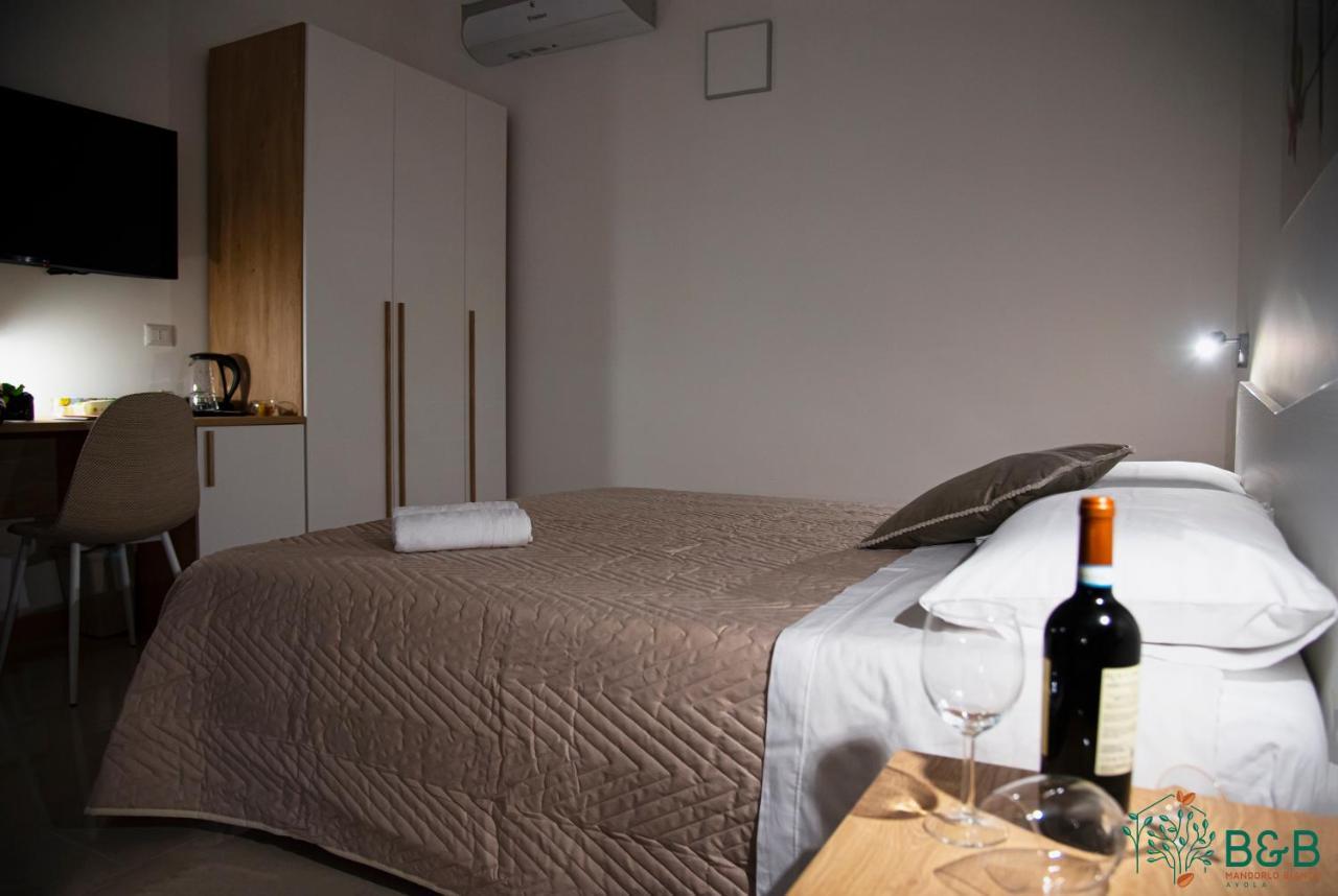 B&B Mandorlo Bianco อาโวลา ภายนอก รูปภาพ